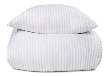 Se Dobbelt sengetøj i 100% Bomuldssatin - 200x220 cm - Hvidt ensfarvet sengesæt - Borg Living sengelinned hos Shopdyner.dk